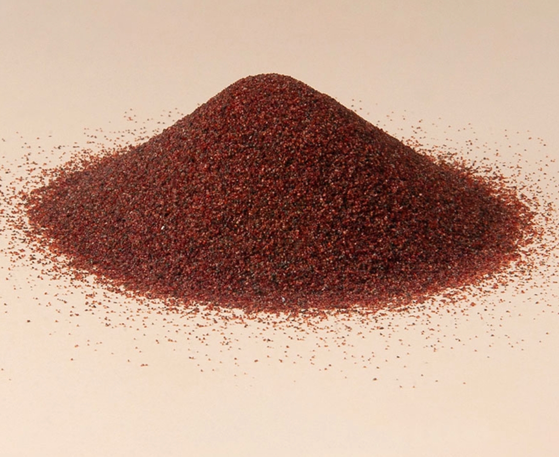 Garnet bulk blast media natural mineral sub-angular abrasive for precision surface prep